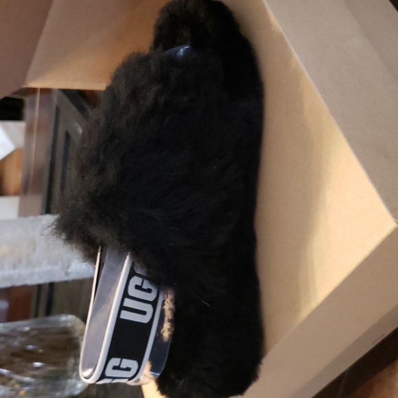 UGG Shoes - ❤️NWT Uggs fluffy yeah feather slides sz5